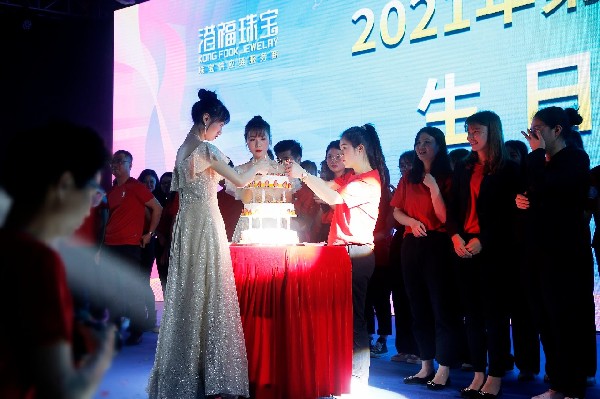 生日快樂~我親愛的家人們！
