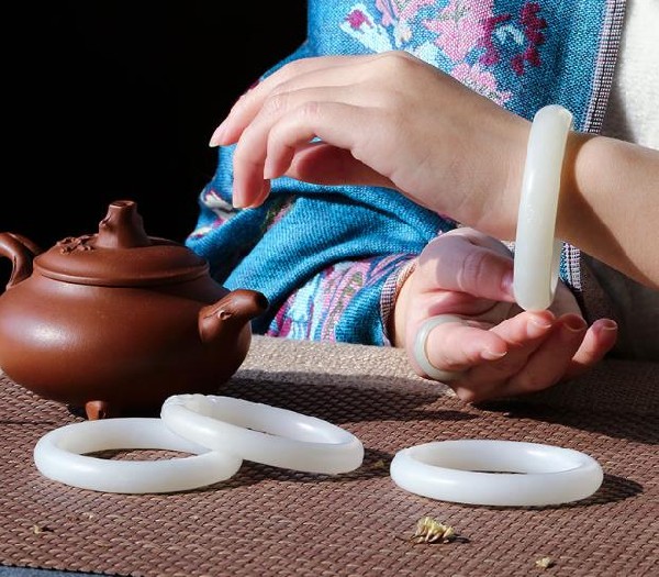 和田玉翡翠哪個更好？有什么區(qū)別？