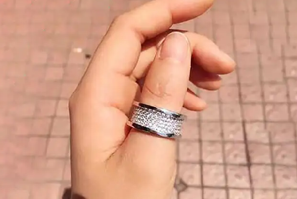 戒指應(yīng)該怎么戴?男女戒指不同戴法大全