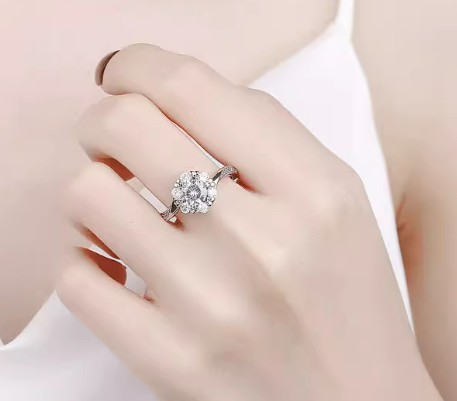 s925鉆戒多少錢一克？這些知識(shí)點(diǎn)要了解