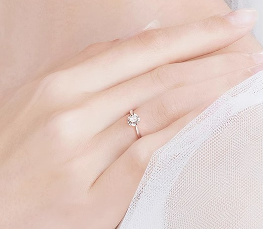 定制一克拉鉆戒多少錢？不同渠道和品牌差距竟然這么大