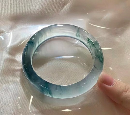 真正的翡翠吊墜多少錢?不同品質(zhì)翡翠吊墜價格大揭秘